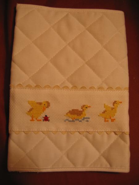 Un prot�ge carnet de sant� pour Romane